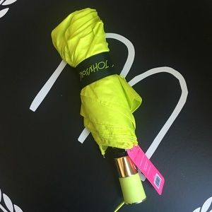 Betsey Johnson Acrylic Leo Lime Umbrella NWOT